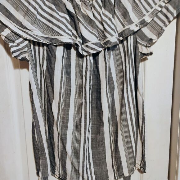 Marc New York Ruffled White and Blue Blouse - Picture 11 of 11